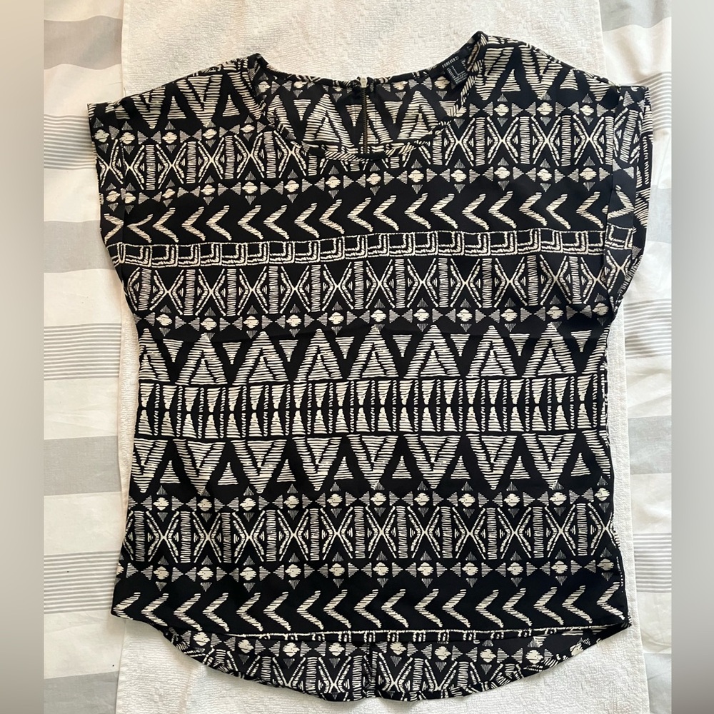 Forever 21 Black and White Tribal Print Women's Top
